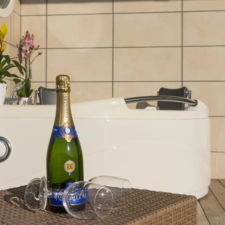 Porto Di Claudio Guest house 4*