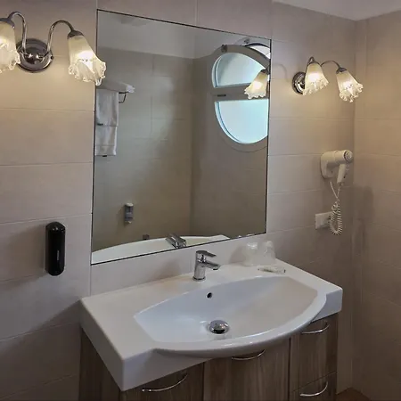 Porto Di Claudio Pensionat 4*