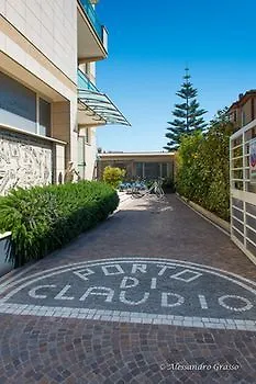 Porto Di Claudio Φιουμιτσίνο