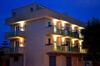 Porto Di Claudio Πανσιόν 4*